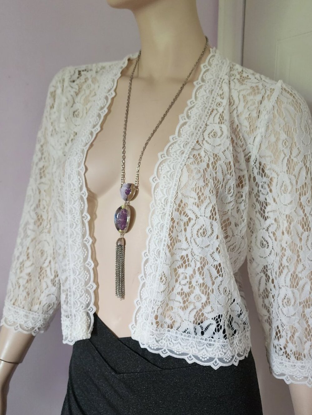 Elegant White Floral Lace Cropped Bolero Jacket - Picture 5 of 7